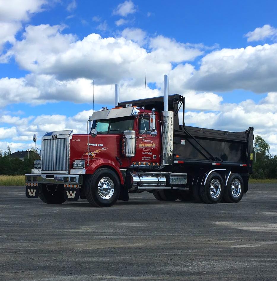 Camion benne de l'entreprise Transport Rudy Bellerive